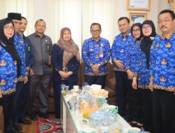 PJ WALI KOTA BEKASI R GANI MUHAMAD KUNJUNGI PENGADILAN AGAMA BEKASI DAN KANTOR KEMENAG KOTA BEKASI