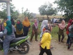 Emak-emak Geruduk Toko Tramadol di Tarumajaya Bekasi