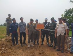 Dampingi PJT II,Satpol PP Kab Bekasi Hentikan Aktifitas Pengerukan Tanah Pengairan