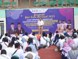 Jalan Sehat Bersama TPPK, Pj Bupati Bekasi Ajak Seluruh Guru Cegah Kekerasan di Sekolah