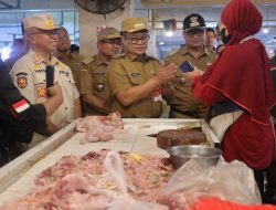 Pj. Wali Kota Bekasi Sidak Pasar Bantargebang Pastikan Ketersediaan Stok Bahan Pangan Aman