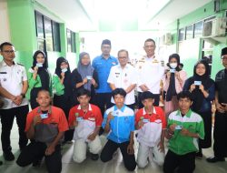 Pj Wali Kota Bekasi Pantau Langsung Perekaman E-KTP Di Sekolah