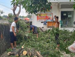 Kerja Bakti dan Bersih Kantor di Lakukan Kades Dan Pegawai Desa Wangunharja