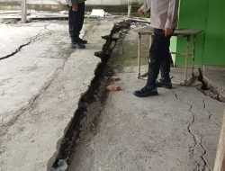 Kapolsek Cibarusah Cek Lokasi Rumah Warga Yang Imbas Pergeseran Tanah