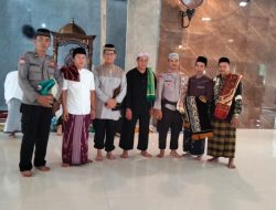 Bersama Warga Jajaran Polsek Cabangbungin Sholat Jumat Bersama Berikan Himbauan Kamtibmas
