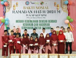 FajarPaper Berbagi Berkah Idul Fitri dengan Memberikan Zakat kepada Anak Yatim Piatu dan Warga Desa Kalijaya