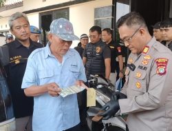 Dapatkan Kembali Mobil yang Di Gelapkan,Pria Paruh Baya Pengangkut Sampah Terharu Bahagia