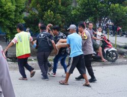 Cepat Tanggap Bantu Warga Pingsan, Polisi: Warga Paling Utama