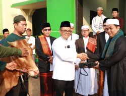 Pj. Wali Kota Bekasi Shalat Idul Adha Sekaligus Serahkan Hewan Qurban
