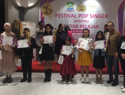 Asda II Pemkot Bekasi Hadiri Penyerahan Piala Festival Pop Singer