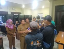 Antisipasi Judi Online, Sekcam Sidak Handphone PNS Bawahan
