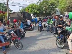 Nekat Terobos Perlintasan Kereta Api, Truk dan Motor Tersambar KA Fajar Utama