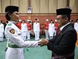 Pj. Wali Kota Bekasi Kukuhkan Paskibraka Tingkat Kota Bekasi Tahun 2024