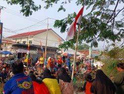 Meriahkan HUT RI ke – 79 Desa Sukajadi Hibur Warga Dengan Kwsenian Topeng
