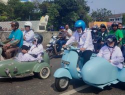 Daftar Pemilukada Bekasi, Heri Koswara dan Sholihin Datangi KPUD Kendarai Motor Vespa