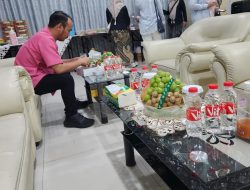 Ade Koswara Kunang Santai Ikuti Tes Kesehatan Di Hari Kedua Bakal Calon Bupati Bekasi