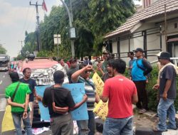 Merespon Demo Sopir Angkot. Tri Adhianto, ‘Angkot Masih Dibutuhkan Sebagai Feeder Ke Jalur Utama Transpatriot”