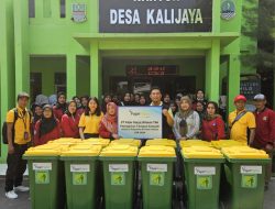FajarPaper Berikan Tempat Sampah dan Gelar Giat Bersih Kali, Dukung Kebersihan Lingkungan dan Kesehatan Masyarakat di Cikarang Barat