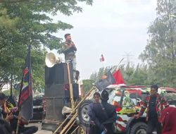 Kombes Lakukan Aksi Demo minta Pemkab Ambil Alih Pengelolaan Pasar Induk Cibitung Dari PT CPK
