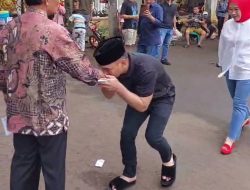 Sungkem dan Pelukan Orang Tua Hantarkan Ade Koswara Kunang Saat Melakukan Pencoblosan ke TPS Bersama Istri