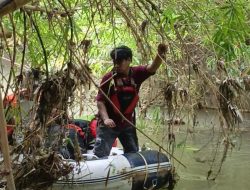 Ajak Perusahaan Berkontribusi, Rehab Kali Cikarang Rutin Bersihkan Sampah dan Pohon Tumbang