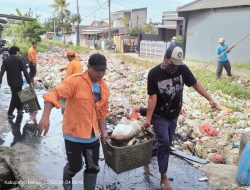 Tingginya Volume Sampah di Irigasi Pdam,UPTD Wilayah 1 Langsung Lakukan Pembersihan