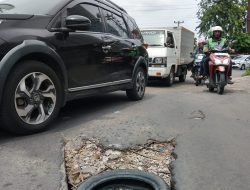 Warning, Banyak Jalan Berlubang di Kota Bekasi Bahayakan Pengendara