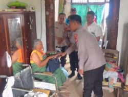Dapatkan Bnatuan Polsek Tarumajaya Lansia Alami Penyakit Stroke Tak Kuasa Menahan Tamgis