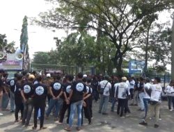 Puluhan Mahasiswa Demo Kecam Bupati Bekasi