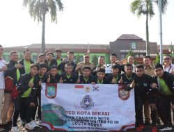 Dukung Pembinaan Internasional, Wali Kota Bekasi Lepas Tim Sepakbola ke Korea Selatan