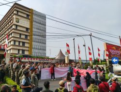 Ratusan Warga Demo Polisi, Terkait Upaya Kriminalisasi dan ‘Uang Damai’