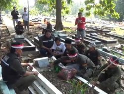 Tabur Bunga di Dua Makam Pahlawan Asli Warung Bongkok,KRKC Peringati HUT RI Ke 80 Tahun
