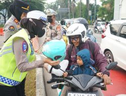 Penyandang Disabilitas Dapatkan Kursi Roda di Hari Jadi Polwan ke-77
