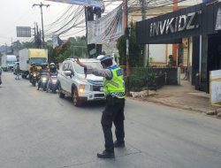 Polsek Setu Gelar Giat Pengaturan Lalu Lintas, Warga di himbau Tertib Berkendara