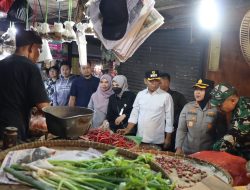 Kapolres Metro Bekasi Bersama Forkopimda Kab Bekasi Pantau Harga dan Stok Bahan Pokok di Pasar Tambun