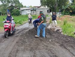 Pemdes Jayamulya Beserta Warga Perbaiki Jalan Secara Swadaya,Ini Kata Asep Gunawan