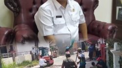 Pemdes Pusaka Rakyat Melakukan Perbaikan Jalan Rusak Dan Berlubang