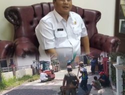 Pemdes Pusaka Rakyat Melakukan Perbaikan Jalan Rusak Dan Berlubang