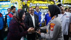 Kapolres Metro Bekasi Dampingi Kapolri dan Kapolda Metro Jaya Takziah ke Kediaman Korban Penyiraman Air Keras di Tambun Selatan