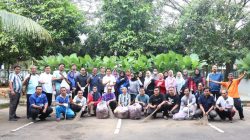 Wujudkan Lingkungan Kerja Sehat dan Nyaman,Diskominfosantik Bekasi Gaungkan Jumat Bersih