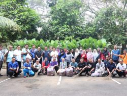 Wujudkan Lingkungan Kerja Sehat dan Nyaman,Diskominfosantik Bekasi Gaungkan Jumat Bersih
