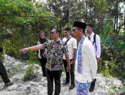 Kunjungi Bojongmangu, Plt Bupati Bekasi Pinta Percepat Perbaikan Jalan dan Fasilitas Pendidikan