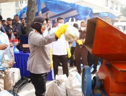 Kapolres Metro Bekasi Luncurkan Green Service, Inovasi Pembuatan dan Perpanjangan SIM Melalui Pemilahan Sampah