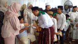 Ahmad bin Olim Santuni Ratusan Anak Yatim dari Tiga Desa di Cikarang Barat