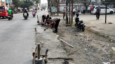 Polsek Serang Baru Cor Sisi Badan Jalan