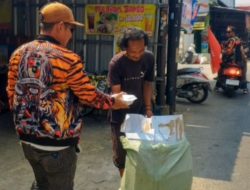 Wujud Kebersamaan, Ranting Pemuda Pancasila Pekayonjaya Masifkan Program Jumat Berkah