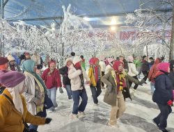First Frozen Kingdom Gelar Perlombaan Line Dance di Atas Salju