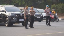 Kapolres Metro Bekasi Turun Langsung Atur Lalu Lintas Pagi di Simpang Patung Gajah Deltamas