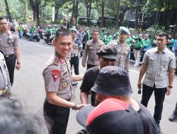 Sabtu Bahagia Bersama Ojol, Kapolda Metro Jaya Sapa Pengemudi dan Ajak Peduli Kesehatan